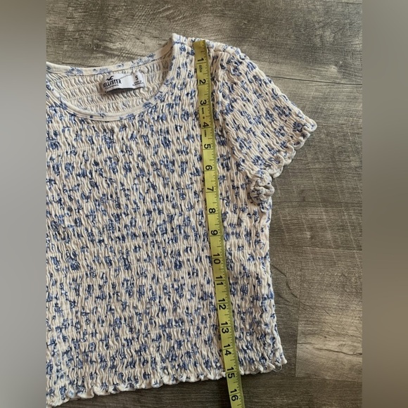 HOLLISTER CALIFORNIA SMOCKED CROPPED FLORAL TOP BLUE SIZE SMALL - Picture 3 of 9
